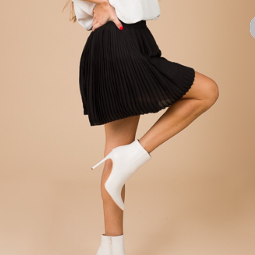 Pleated shorts